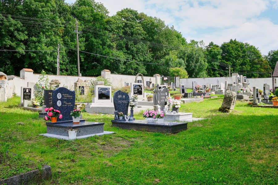 File:Milhostov hřbitov srpen 2025 (1).jpg